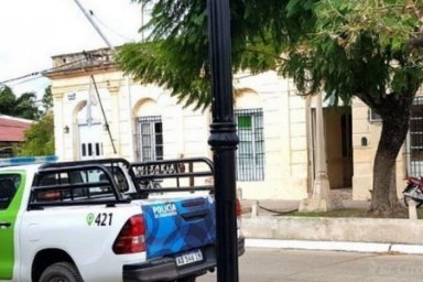 ESQUINA: Arrestaron a una mujer acusada de maltratar a su hija menor de edad