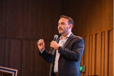 RESPALDO EMPRESARIAL: Valdés presentó ante cámaras empresariales el proyecto de la planta de fibra de pino de alta calid