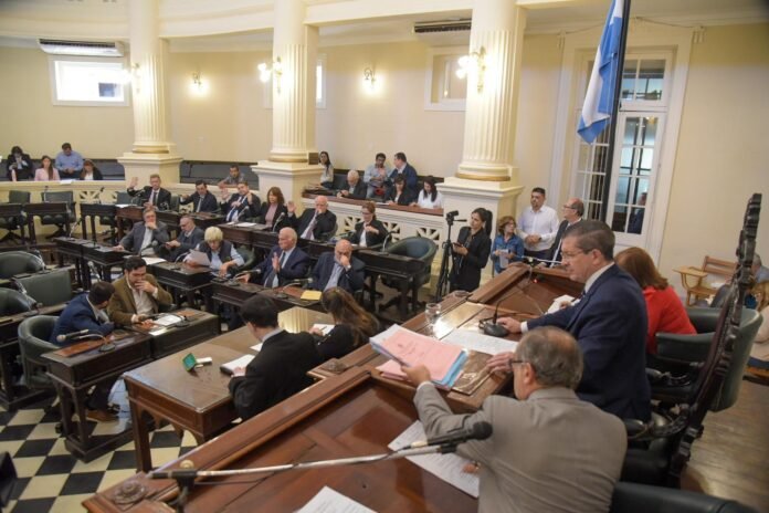 Sesión legislativa en pleno desarrollo