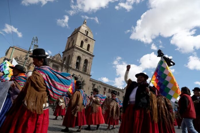 Bolivia: los seguidores de Evo Morales reforzaron los bloqueos en el centro del país