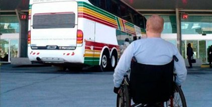 El Gobierno deja de financiar pasajes gratis en micros de larga distancia a discapacitados, trasplantados y niños con cá