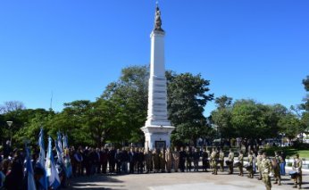 Intendente Mariano Hormaechea presidió el homenaje al Himno Nacional Argentino en plaza Mitre