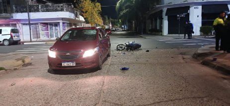 Joven motociclista pierde la vida en Goya tras chocar con un auto