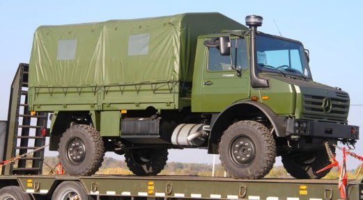 Vuelven los históricos camiones Unimog: así llegaron las primeras unidades que usará el Ejército Argentino