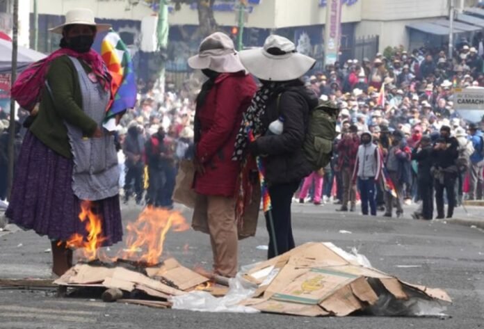 Bolivia: organizaciones sociales abren una vía de diálogo tras más de un mes de bloqueos