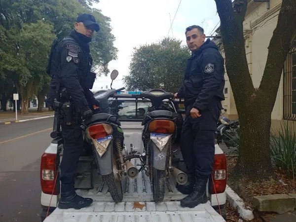 CURUZÚ CUATIÁ: POLICIA RECUPERA DOS MOTOS ROBADAS