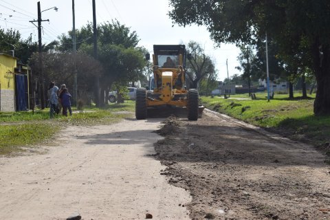 Perfilado de calles de tierra en barrios zona Este de Goya