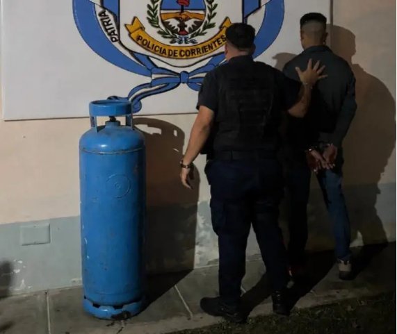 Sustrajo garrafa de una escuela