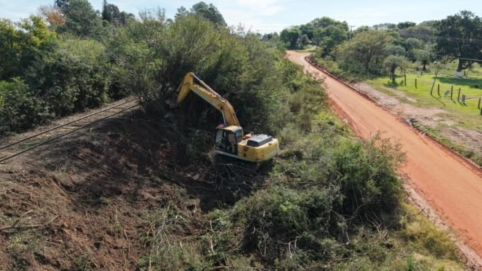TRAS PEDIDOS DE VECINOS, DESPEJAN UN EXTENSO SECTOR DE OMBUCITO